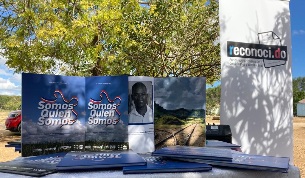 Socialización del libro Somos Quien Somos en el Batey Cacata, Provincia La Romana.